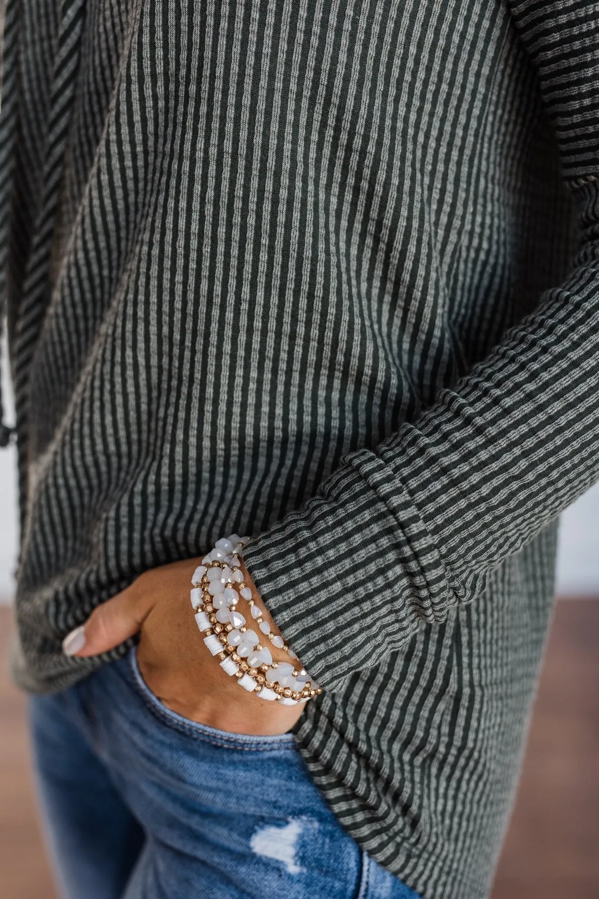 Beaming 5-Piece Stackable Bracelet Set- White & Gold