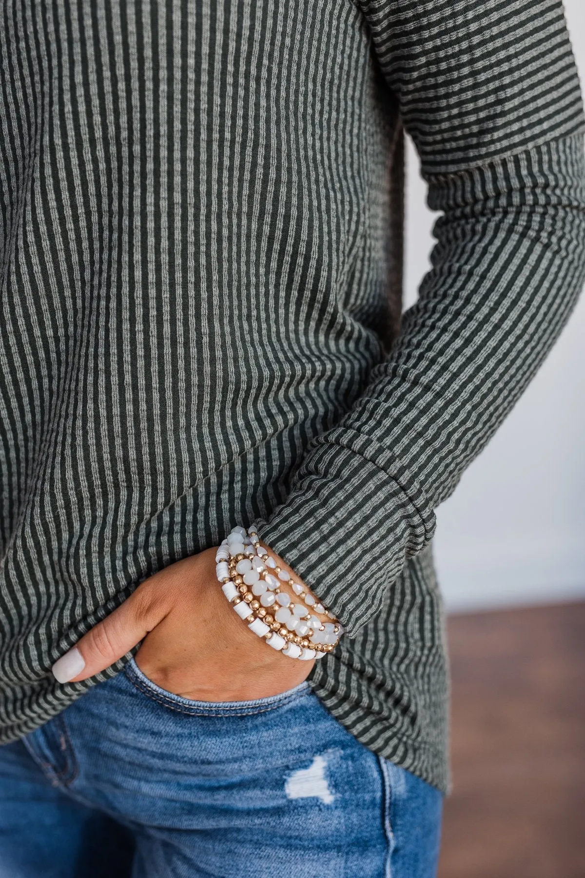 Beaming 5-Piece Stackable Bracelet Set- White & Gold