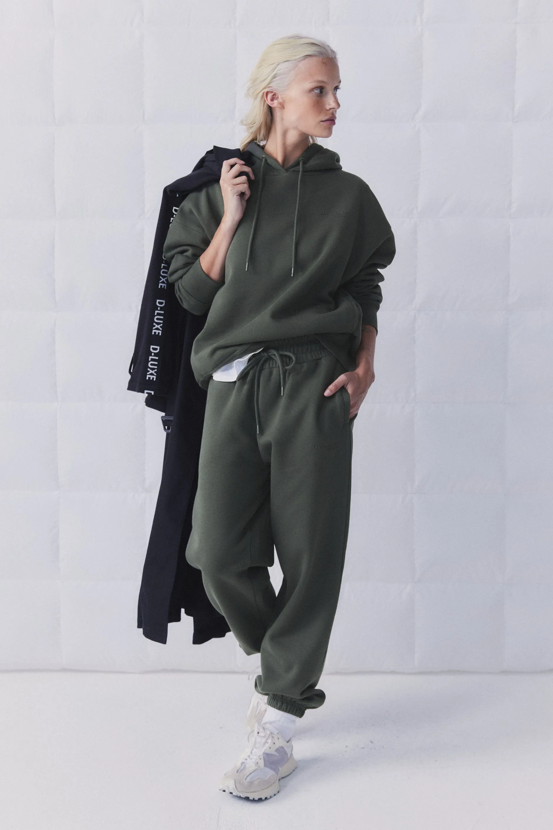 D-Luxe Essential Track Pant