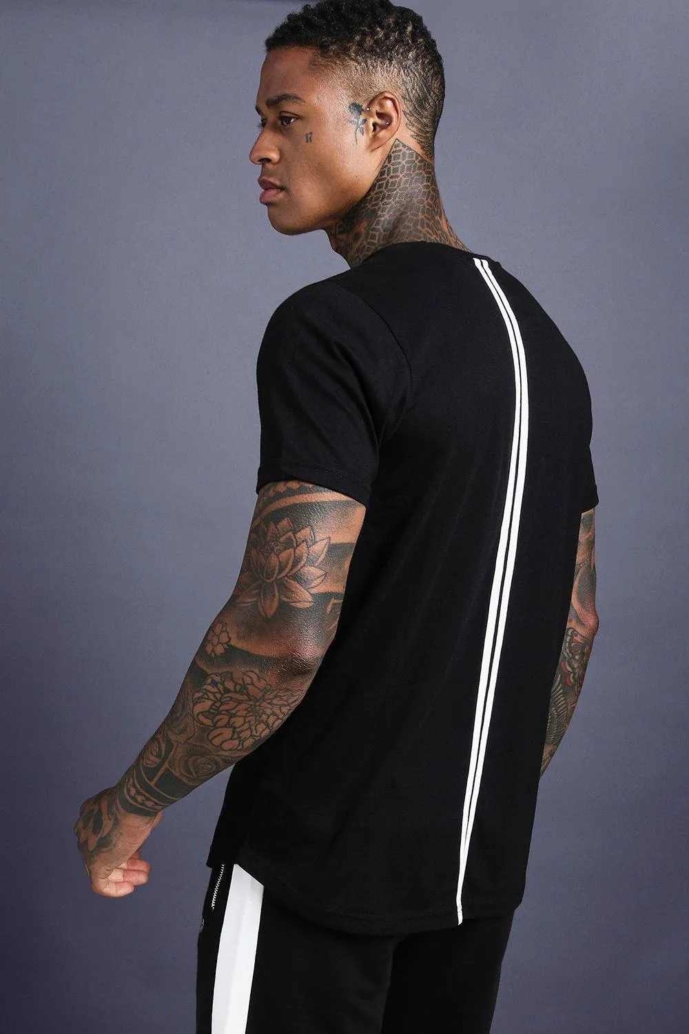 Man Gym T-Shirt With Curved Hem & Back Panels | boohooMAN UK