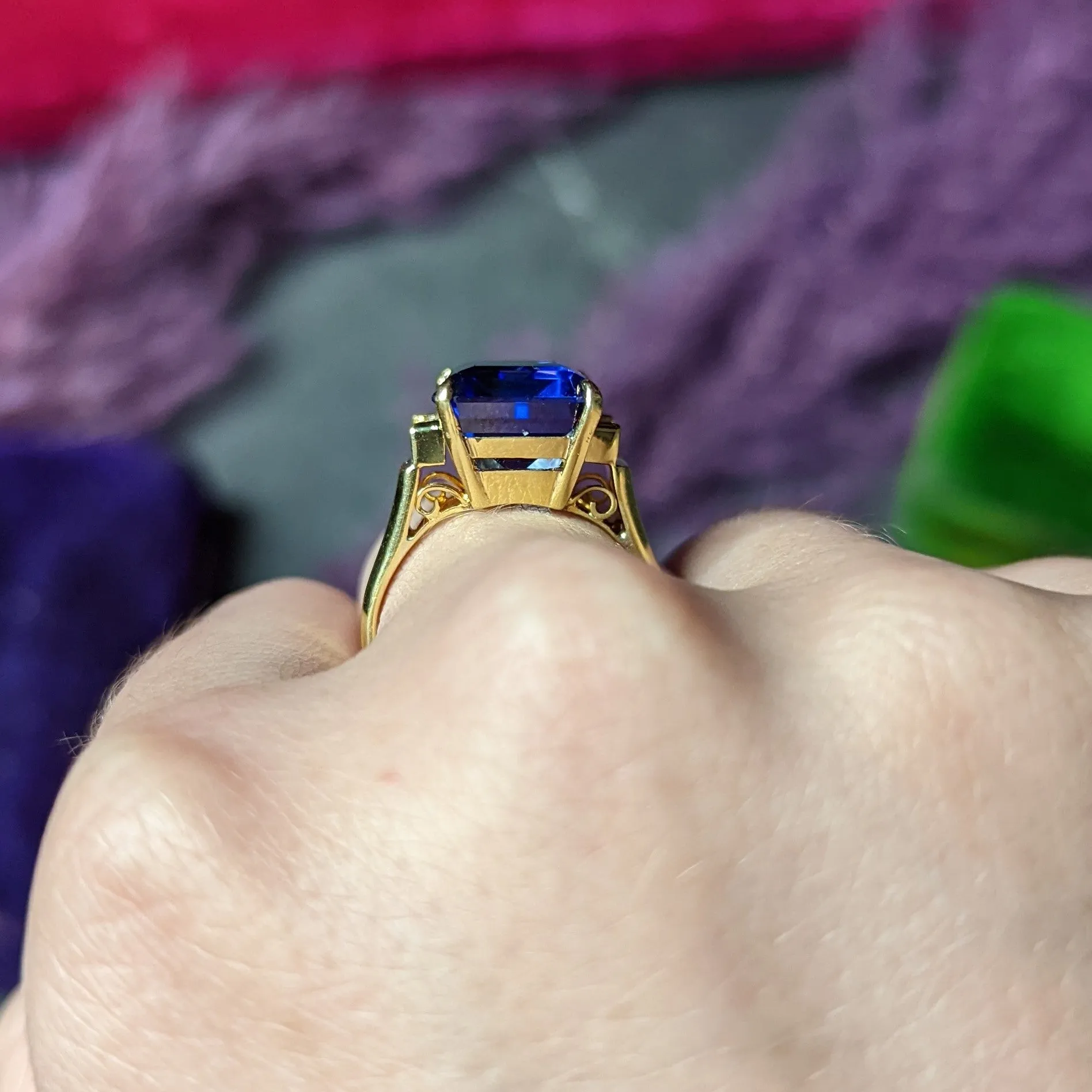 Vintage 9.10 CTW Tanzanite Diamond 18 Karat Yellow Gold Gemstone Ring