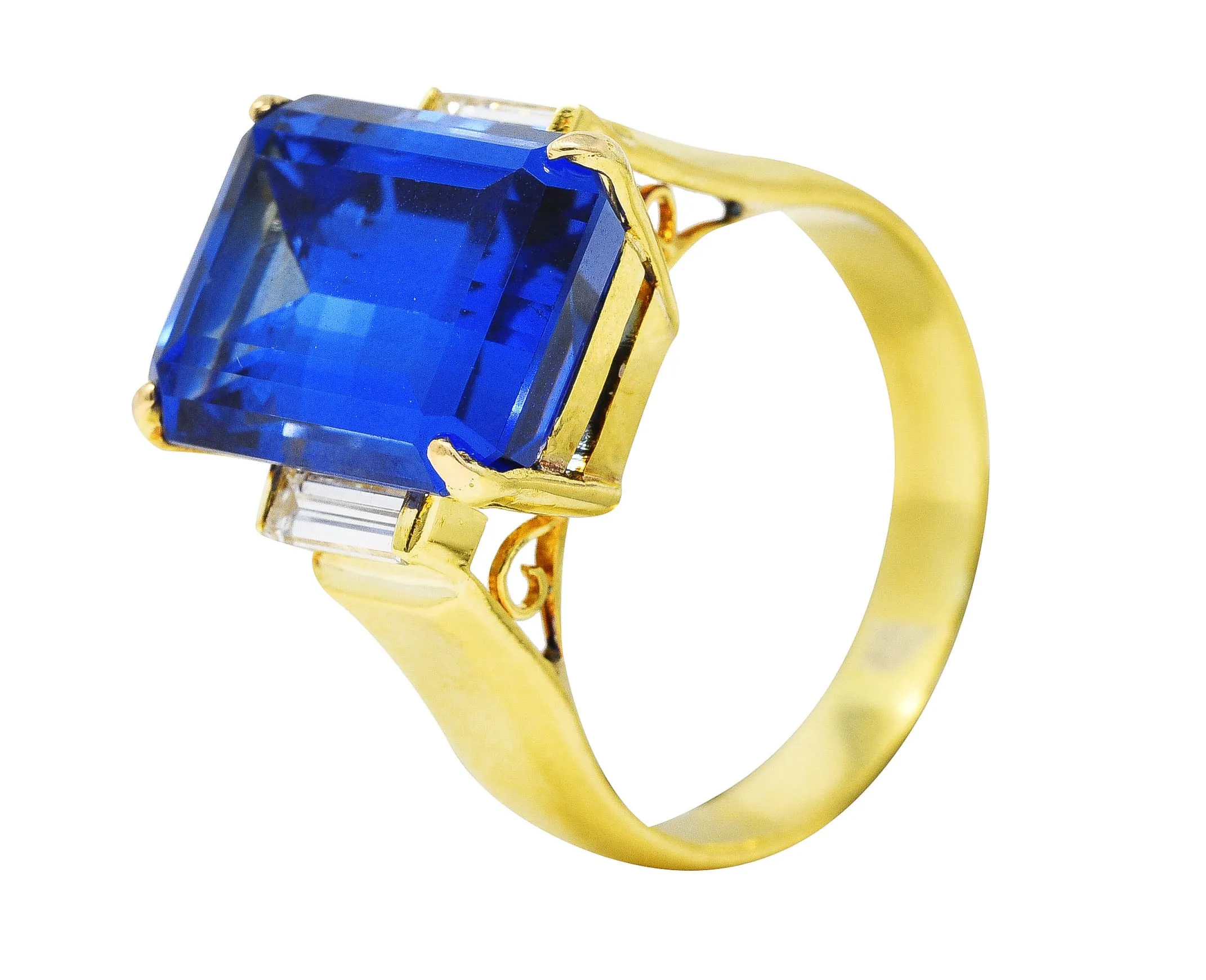 Vintage 9.10 CTW Tanzanite Diamond 18 Karat Yellow Gold Gemstone Ring